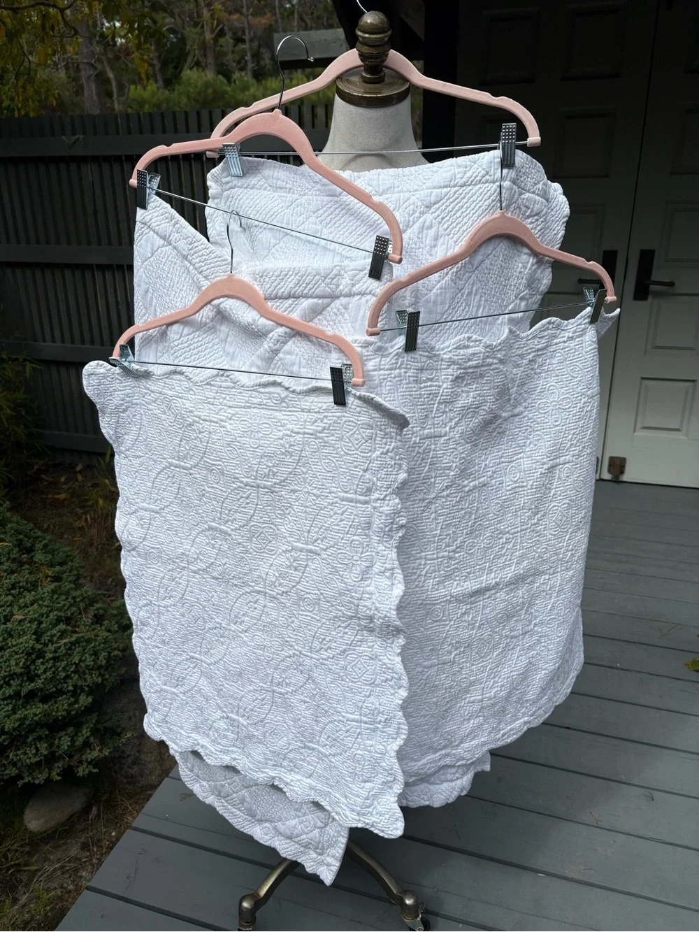 Pottery Barn White California King Duvet Cover & 4 Pillow Shams